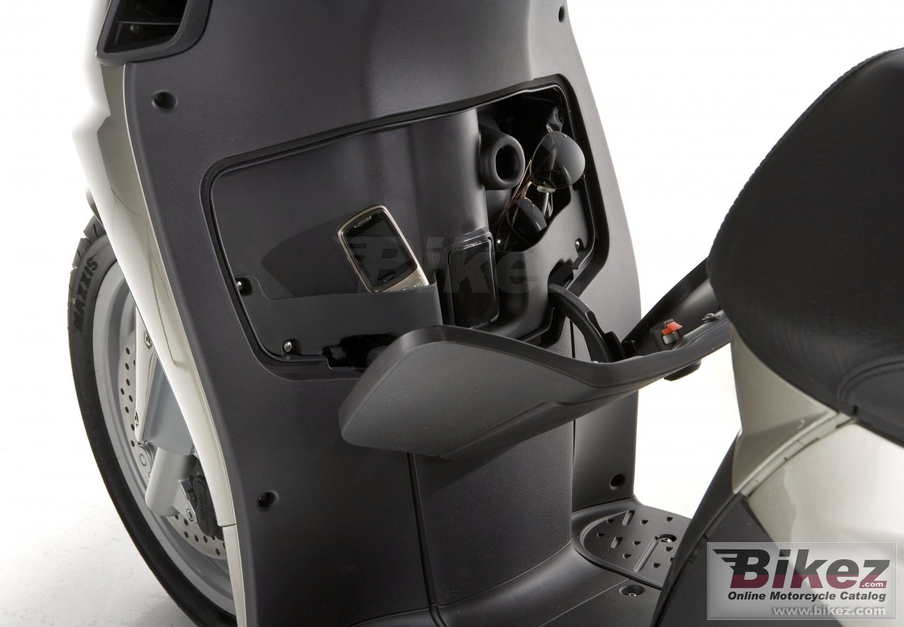 Thumbnail for Aprilia SportCity Cube 300 2009