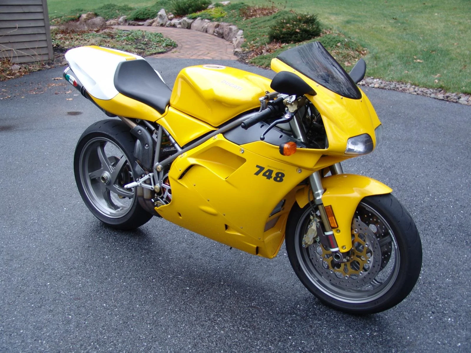 Ducati 748