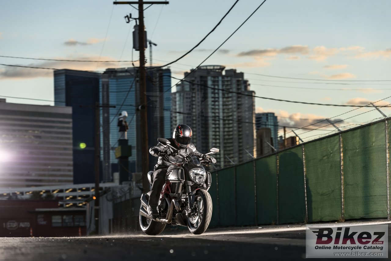Thumbnail for Ducati Diavel Carbon 2015