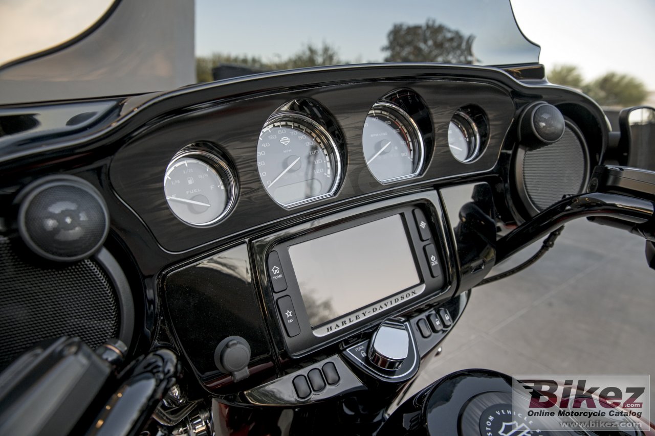 Thumbnail for Harley-Davidson CVO Street Glide 2017