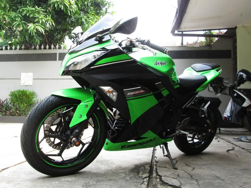 Thumbnail for Kawasaki Ninja 250 Special Edition 2013
