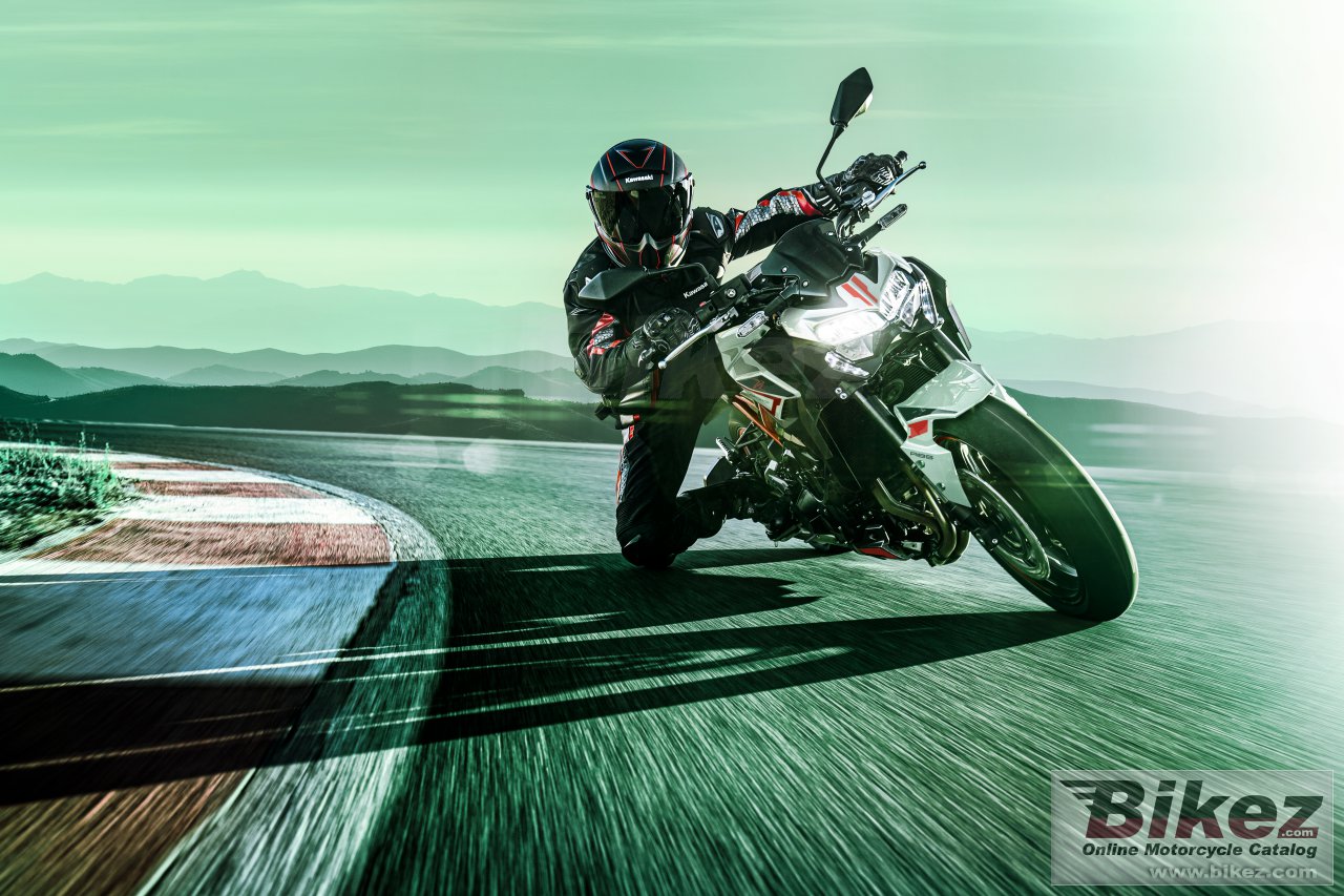 Thumbnail for Kawasaki Z900 2022