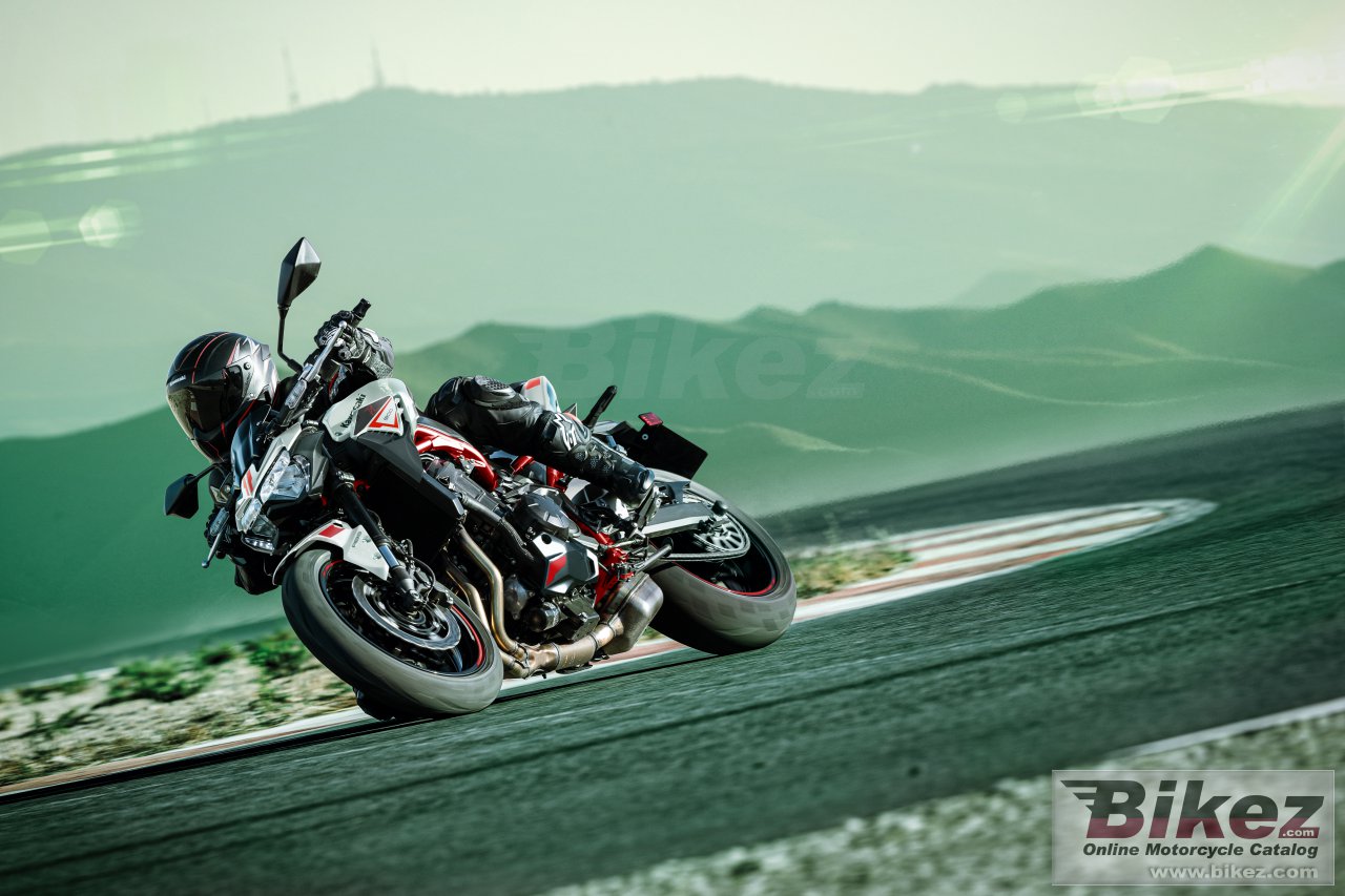 Thumbnail for Kawasaki Z900 2022
