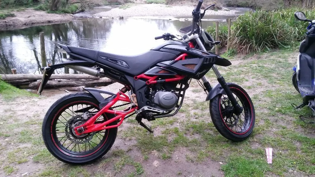 Megelli Supermoto 125M