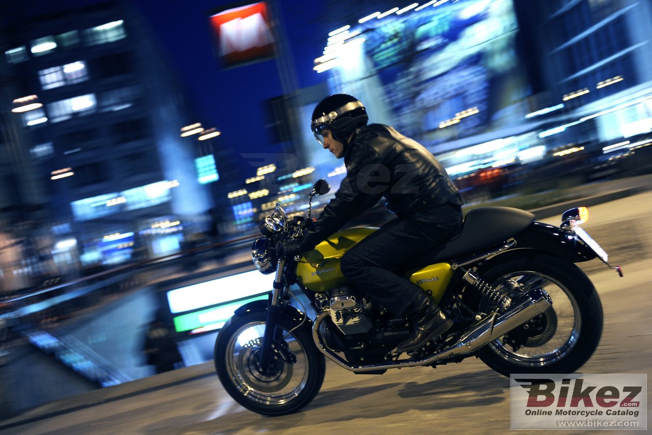 Thumbnail for Moto Guzzi V7 Cafe Classic 2012