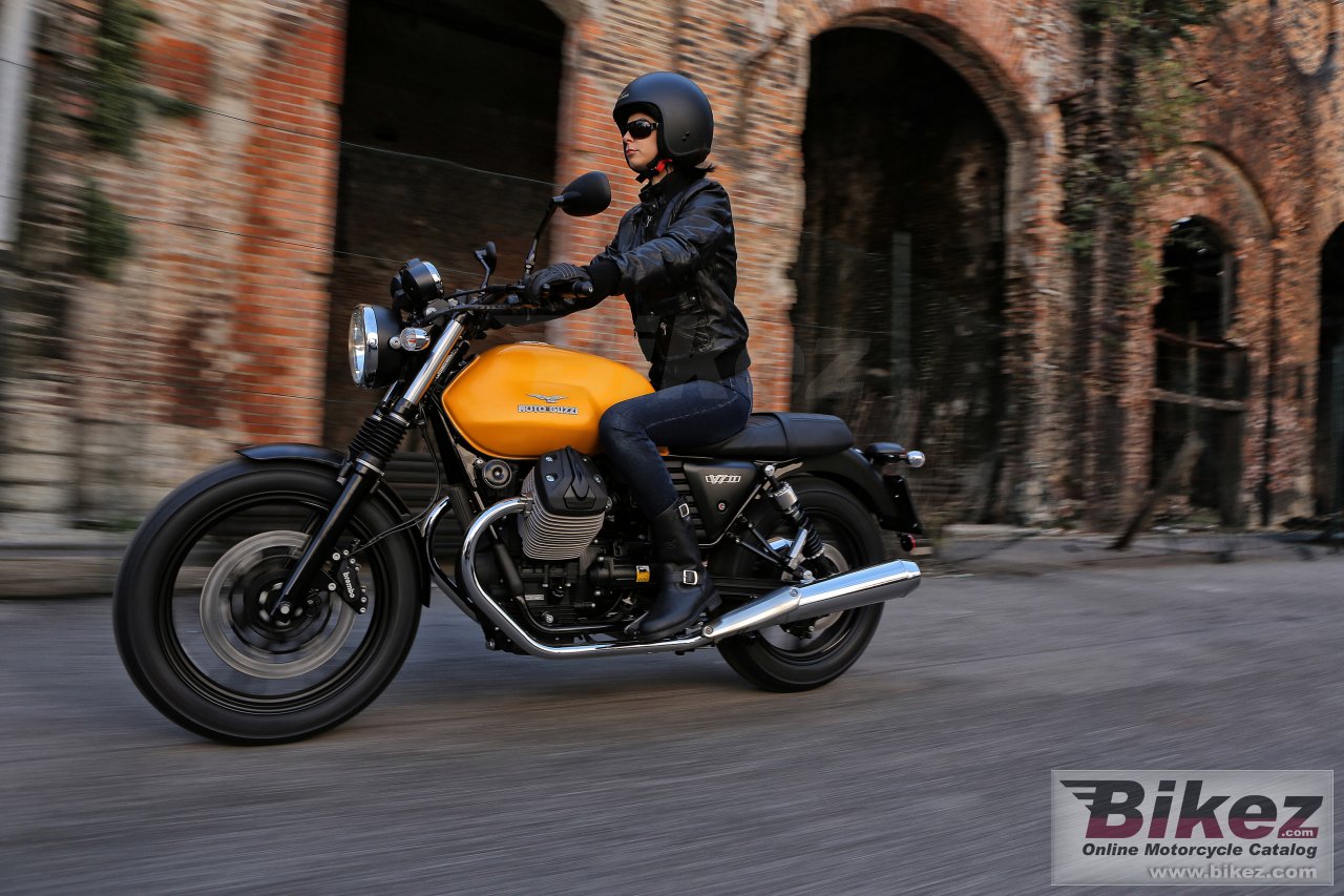 Thumbnail for Moto Guzzi V7 II Stone 2015