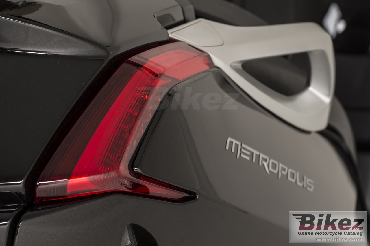 Thumbnail for Peugeot Metropolis 2013