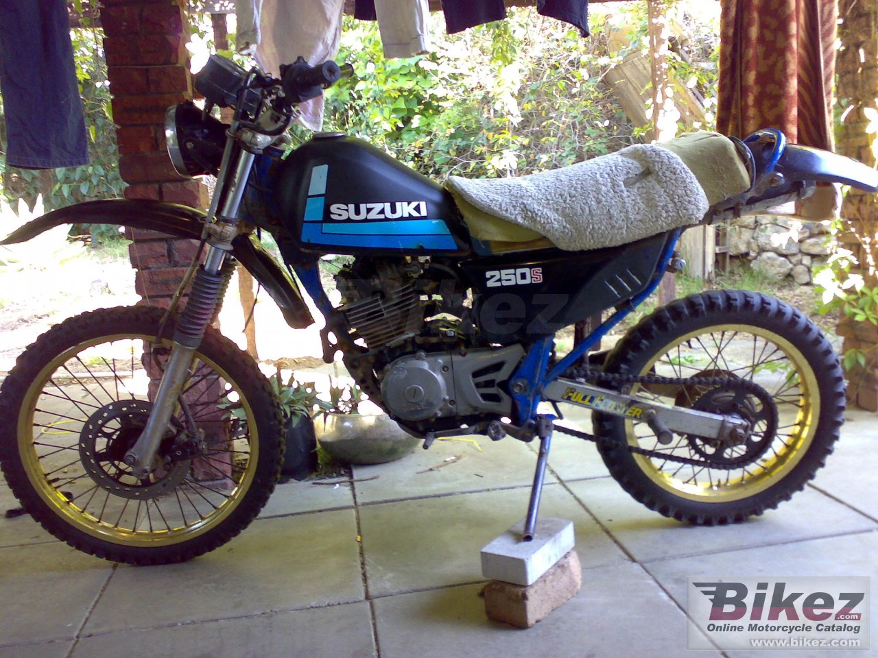 Suzuki DR 250 S