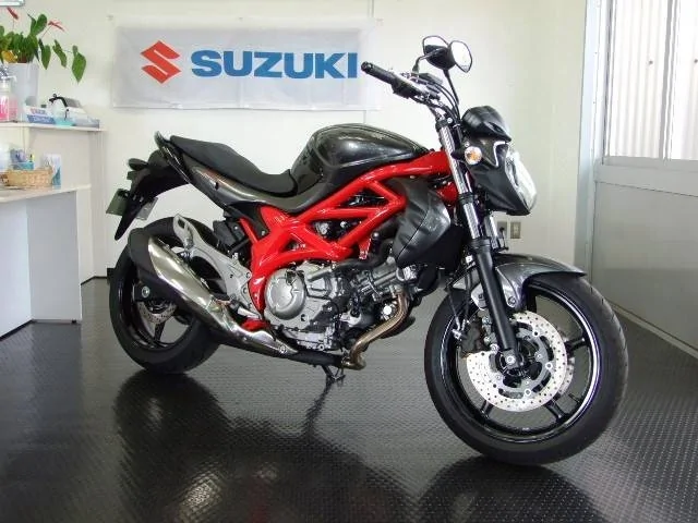Suzuki Gladius 400 ABS