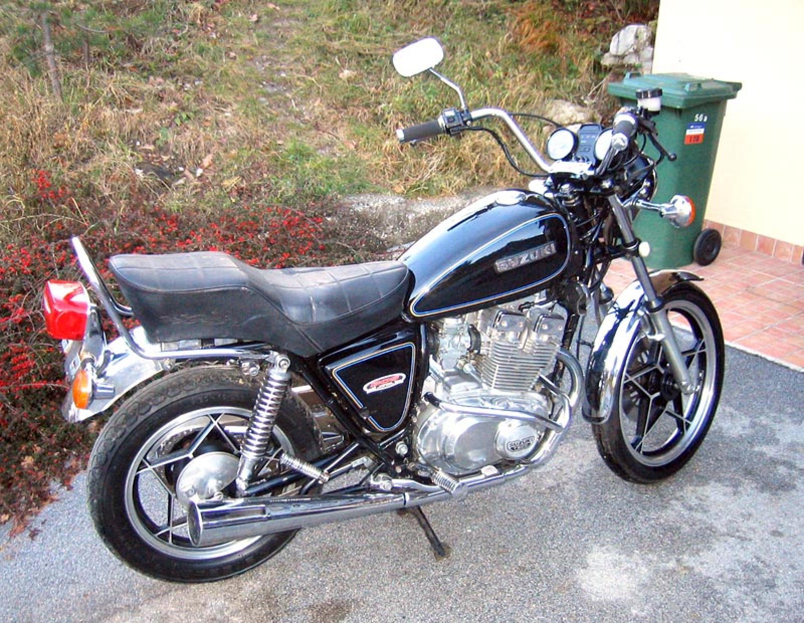 Suzuki GNX 250 E