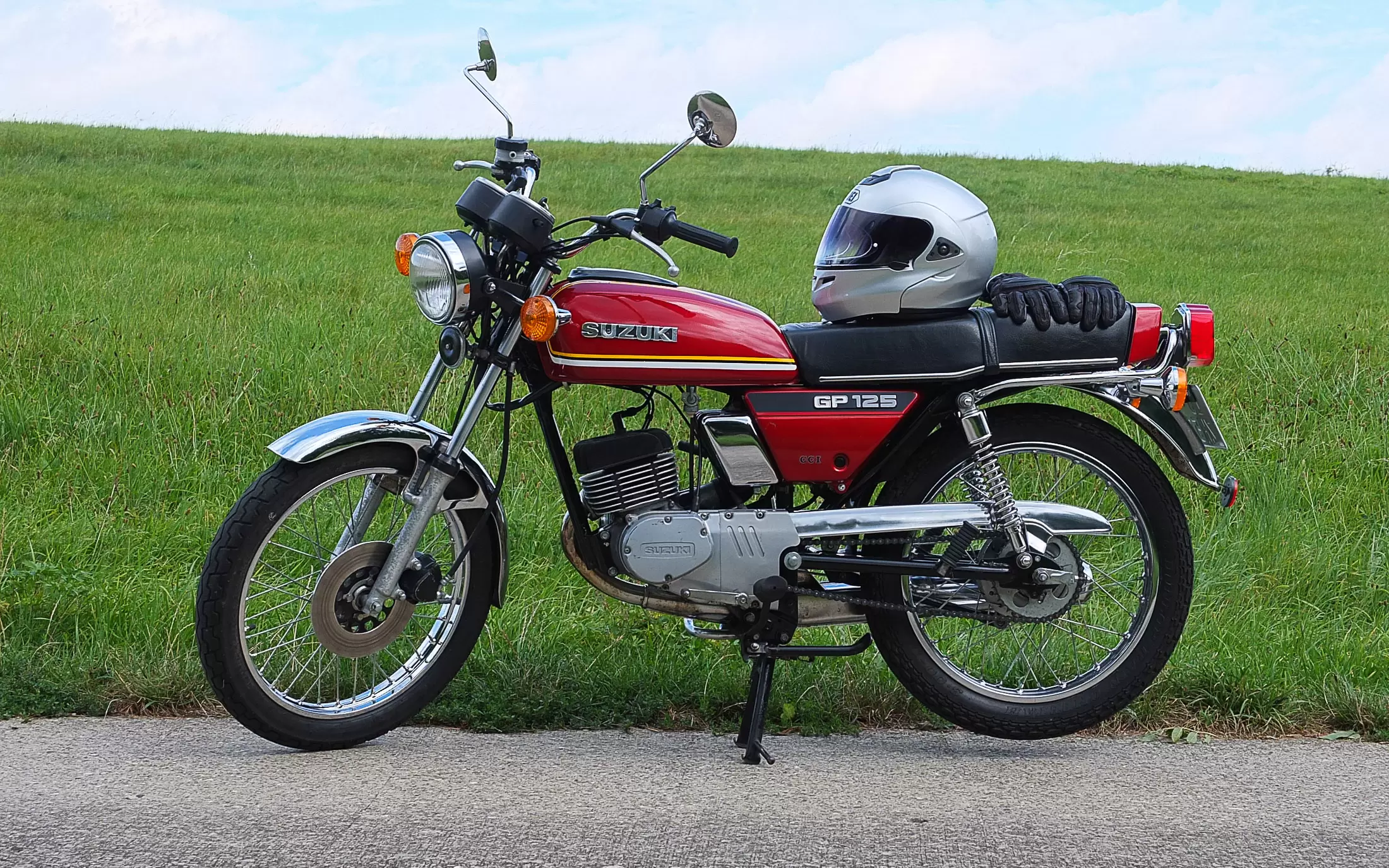 Suzuki GP 125