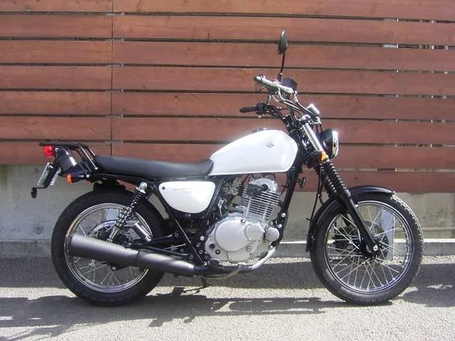 Suzuki Grass Tracker