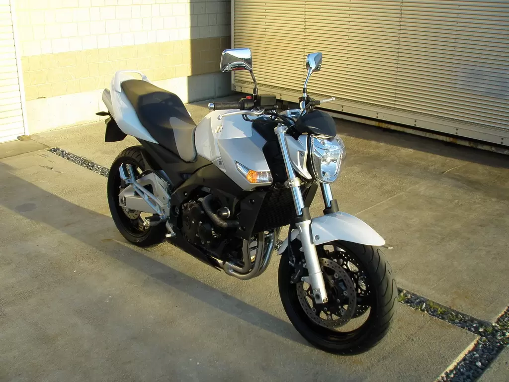 Suzuki GSR 400