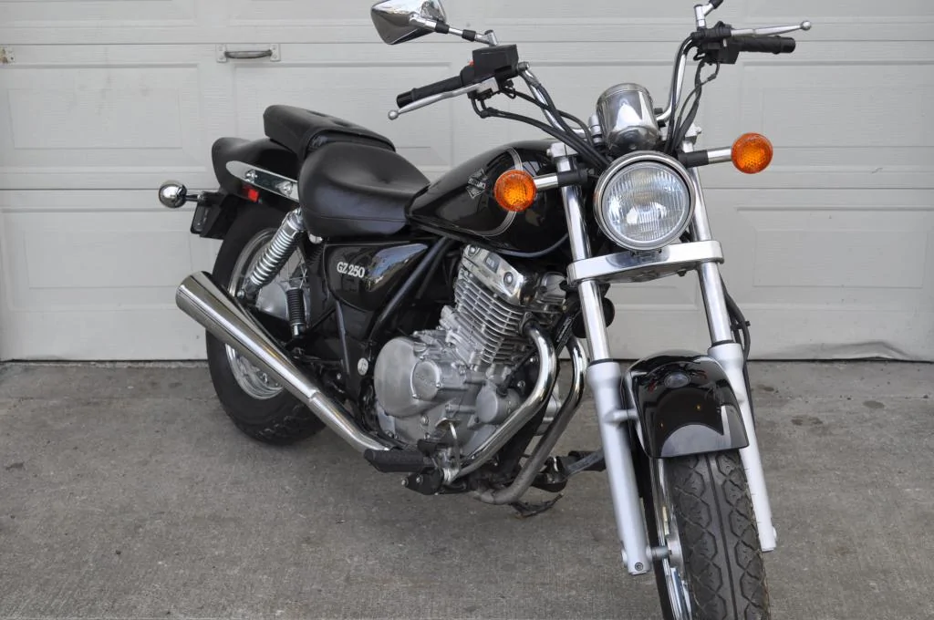 Suzuki GZ 250