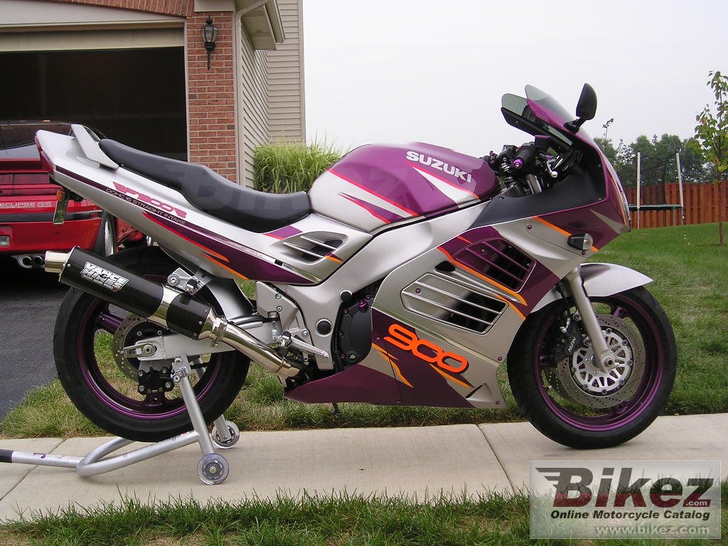 Suzuki RF 900 RS2