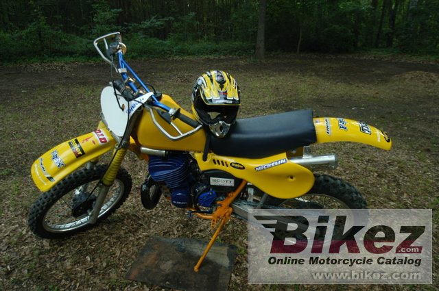 Suzuki RM 465