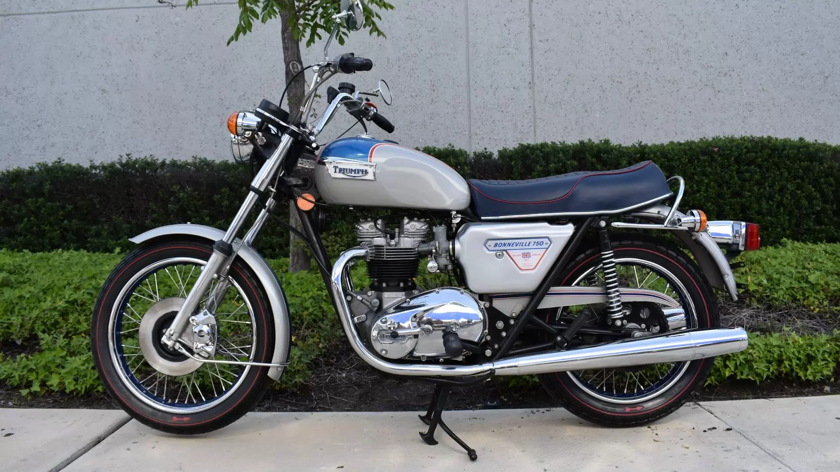 Thumbnail for Triumph T140 V Bonneville SIlver Jubilee 1977
