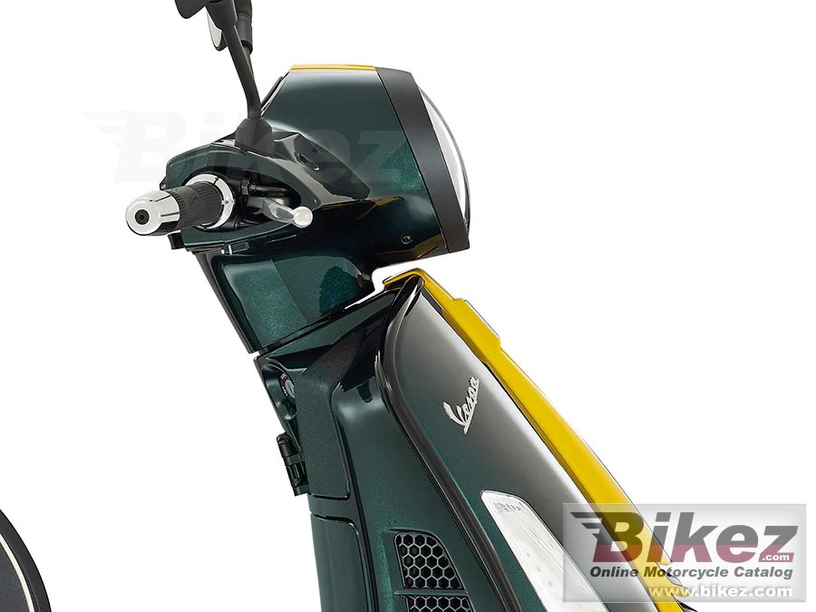 Thumbnail for Vespa GTS Super 125 Racing Sixties 2021