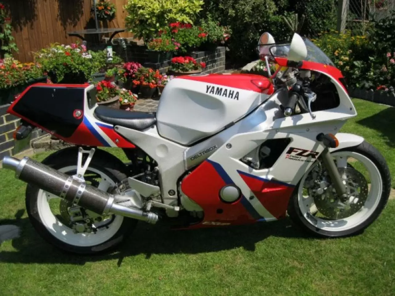 Thumbnail for Yamaha FZR 400 R Genesis 1993