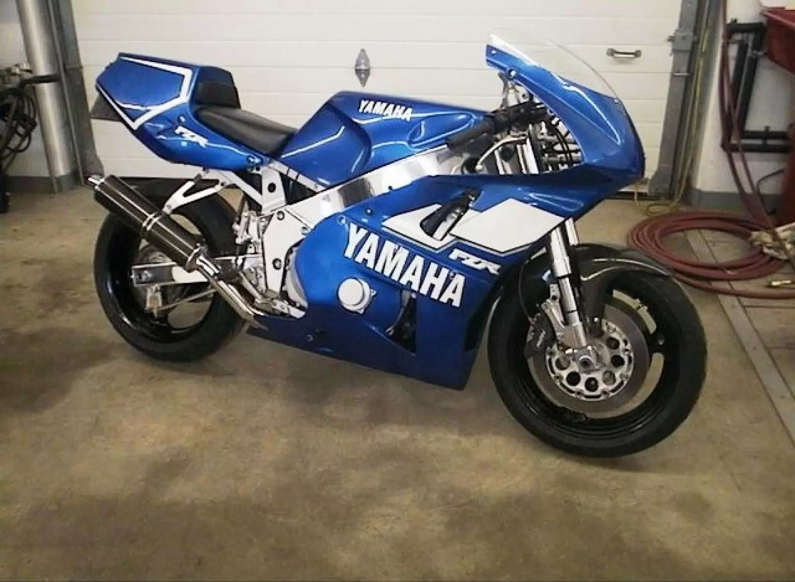 Thumbnail for Yamaha FZR 600 1999