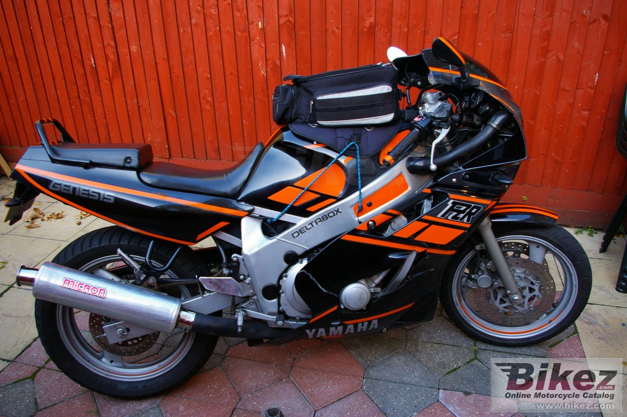 Yamaha FZR 600 (reduced effect #2)