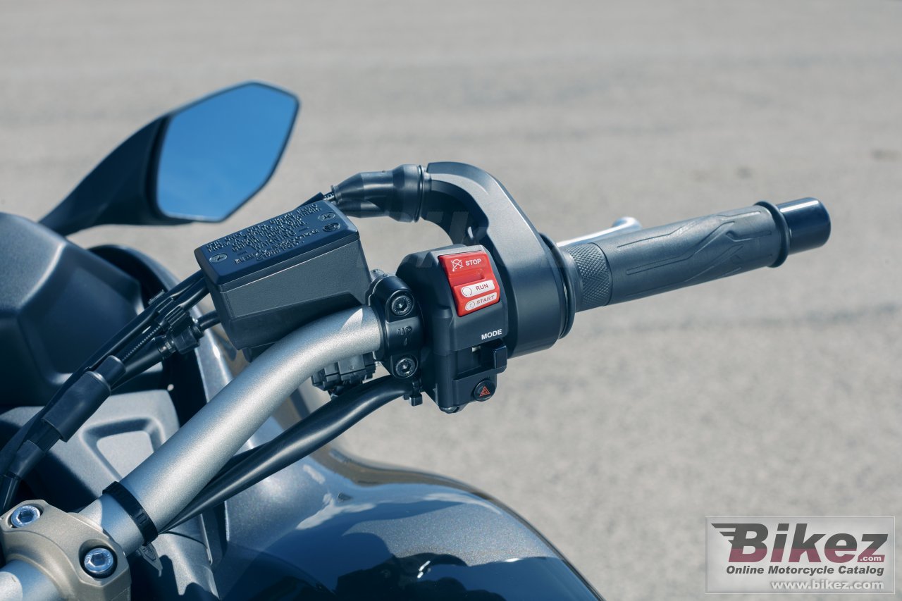 Thumbnail for Yamaha Niken 2019
