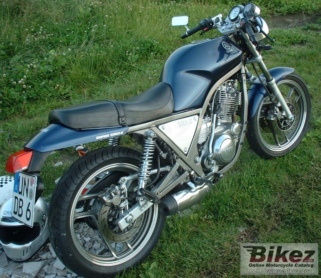 Yamaha SRX 6