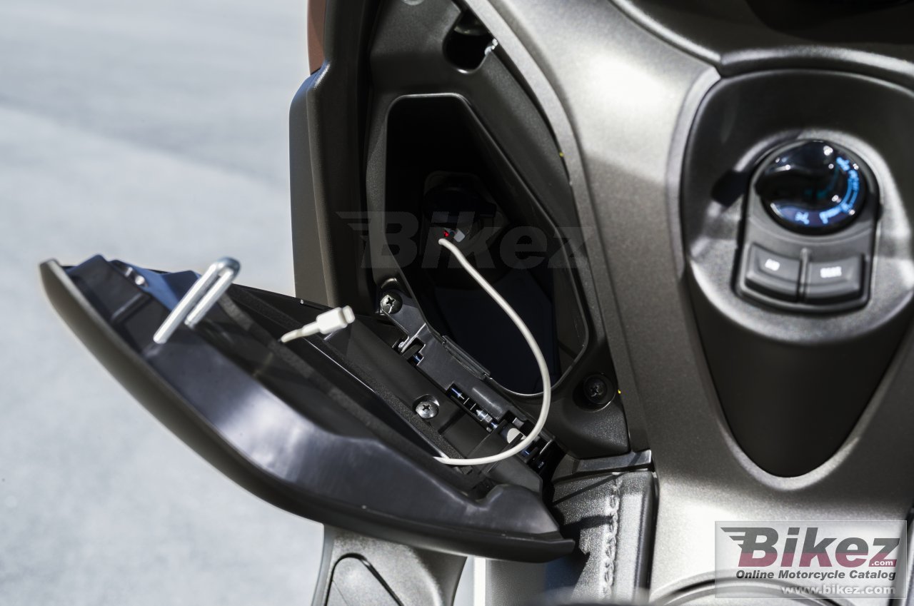 Thumbnail for Yamaha X-MAX 300 2017